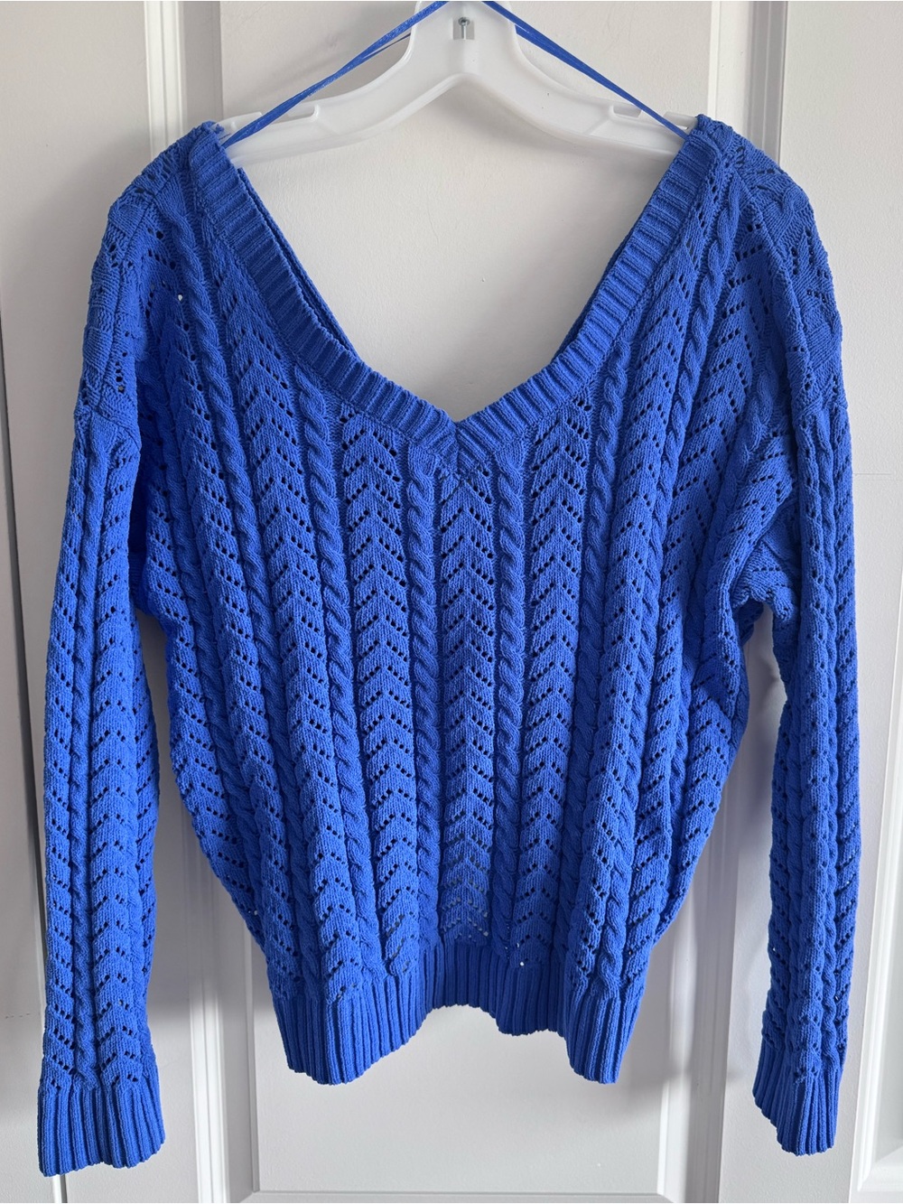 Jessica Simpson v-neck cable knit cropped sweater with knotted back design - Picture 2 of 6